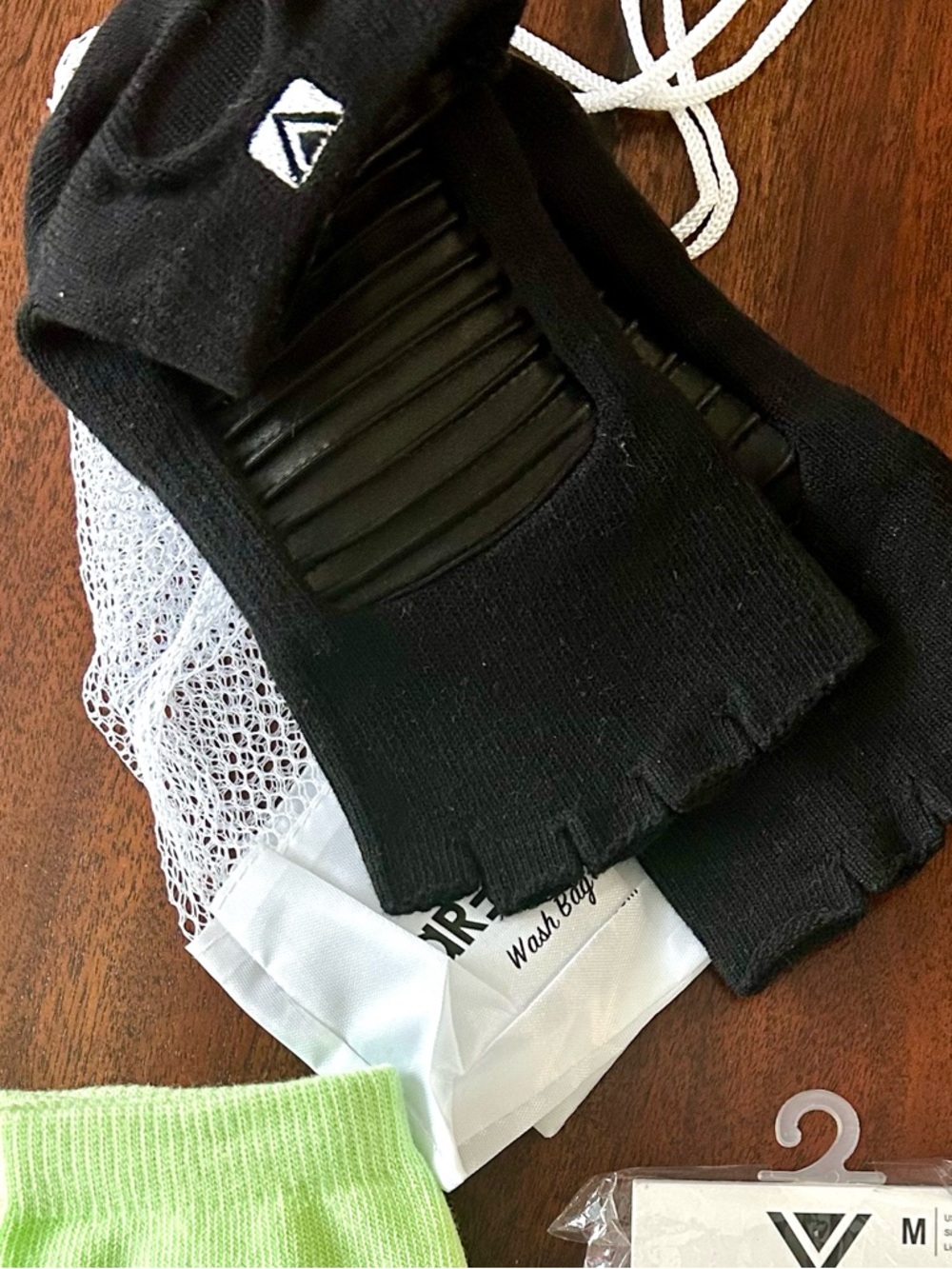 Arebesk. Set of 3 pilates socks . Size M . Never worn with tags - Picture 6 of 6